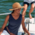 R8 chapeau en raphia au bord large